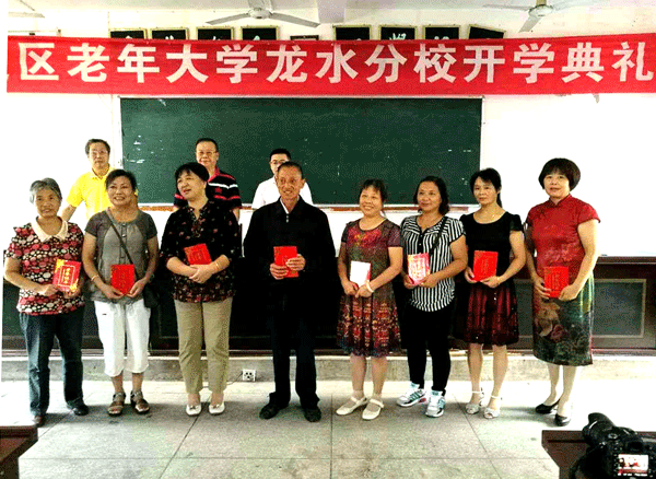 优秀学生干部合影