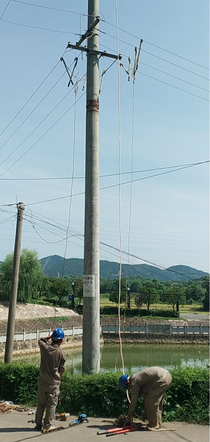 湖南银和瓷业有限公司送电作业现场---变压器通电（1）