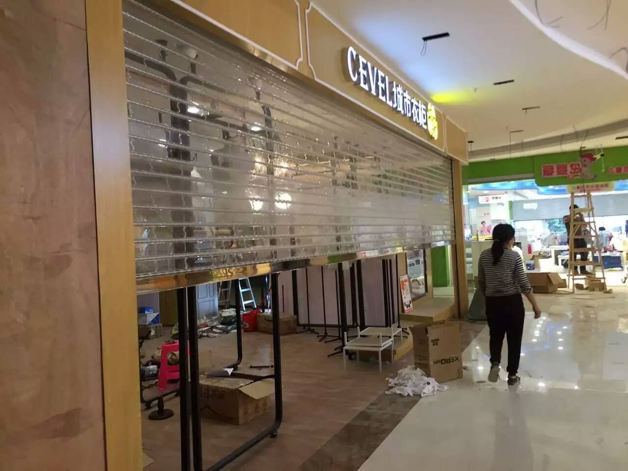 不锈钢水晶卷帘门4