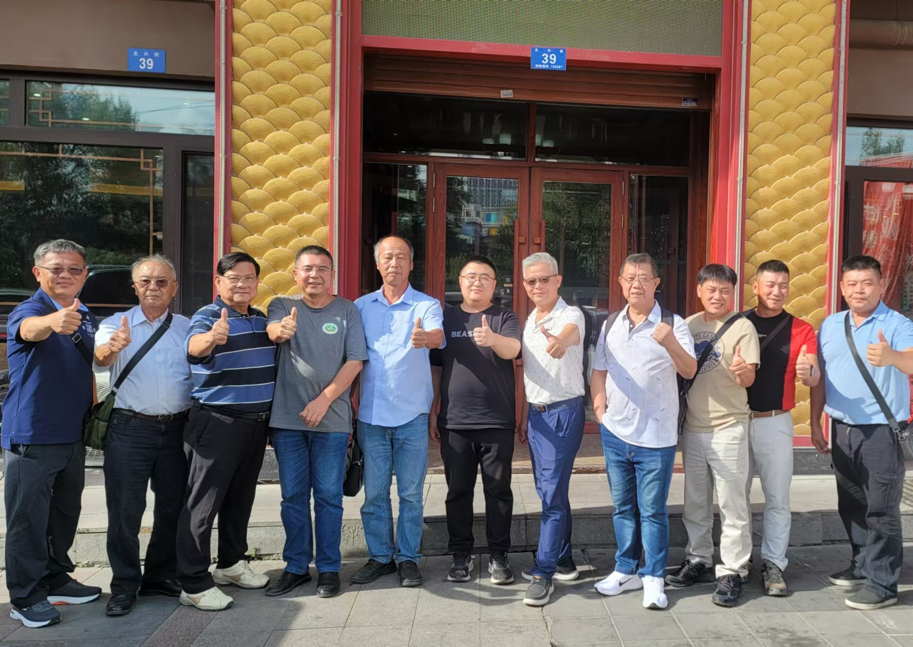 台湾客人到北垦农机公司参观考察