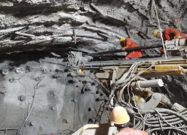 北京瑞威西延高铁铜川施工