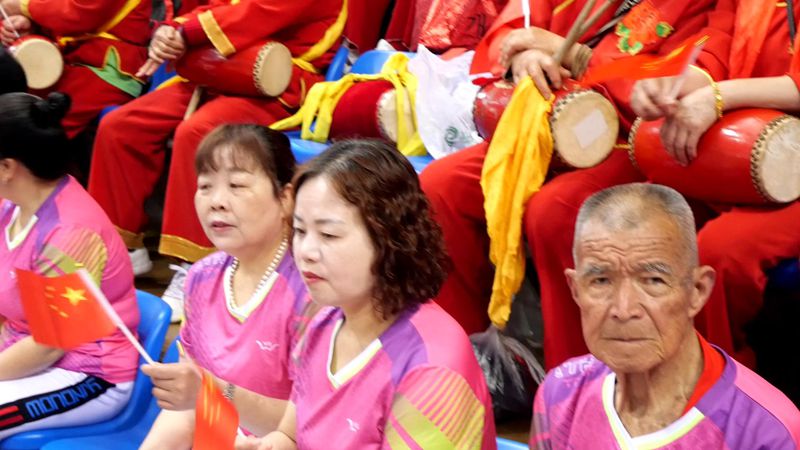 参加重庆市老年人柔力球竞技比赛的龙水各队（1）