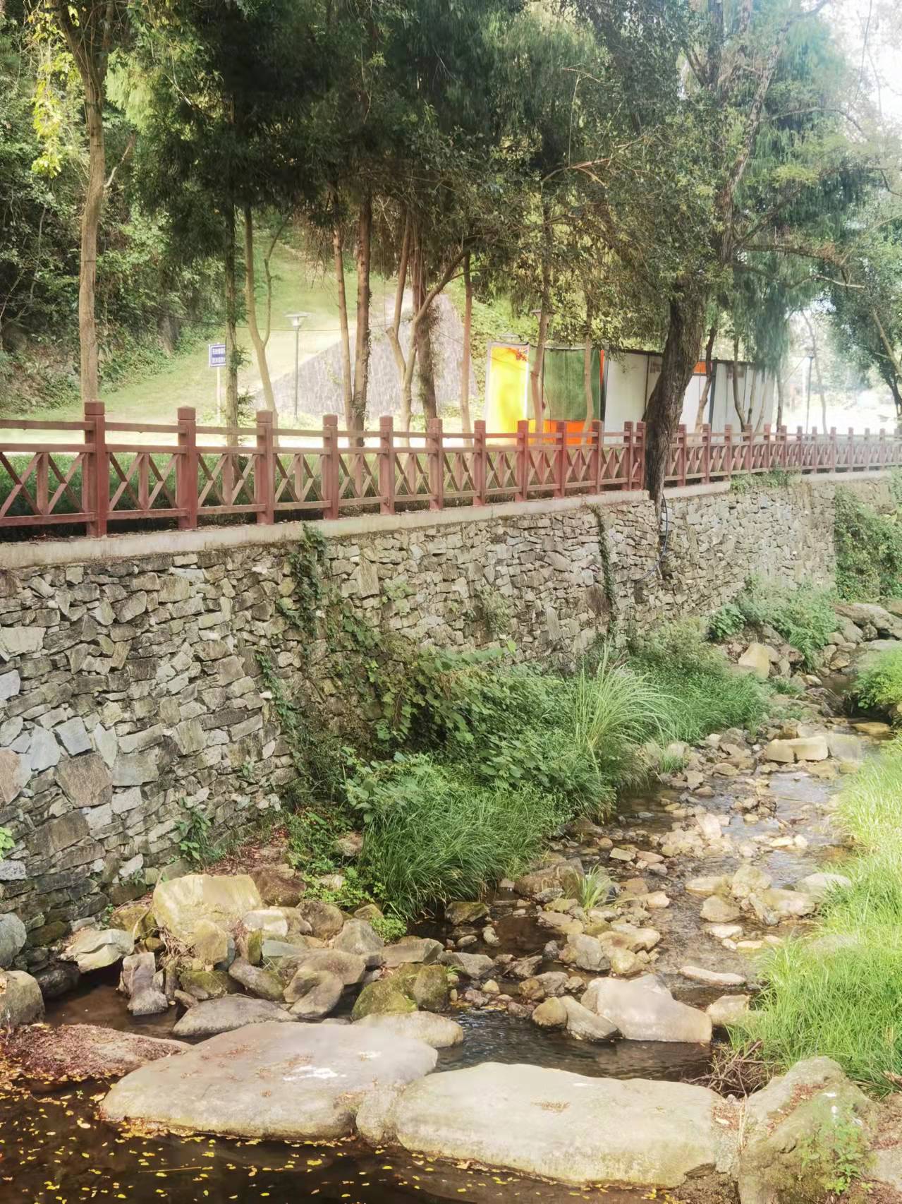 鹏辉卓越承建美丽乡村建设示范村项目