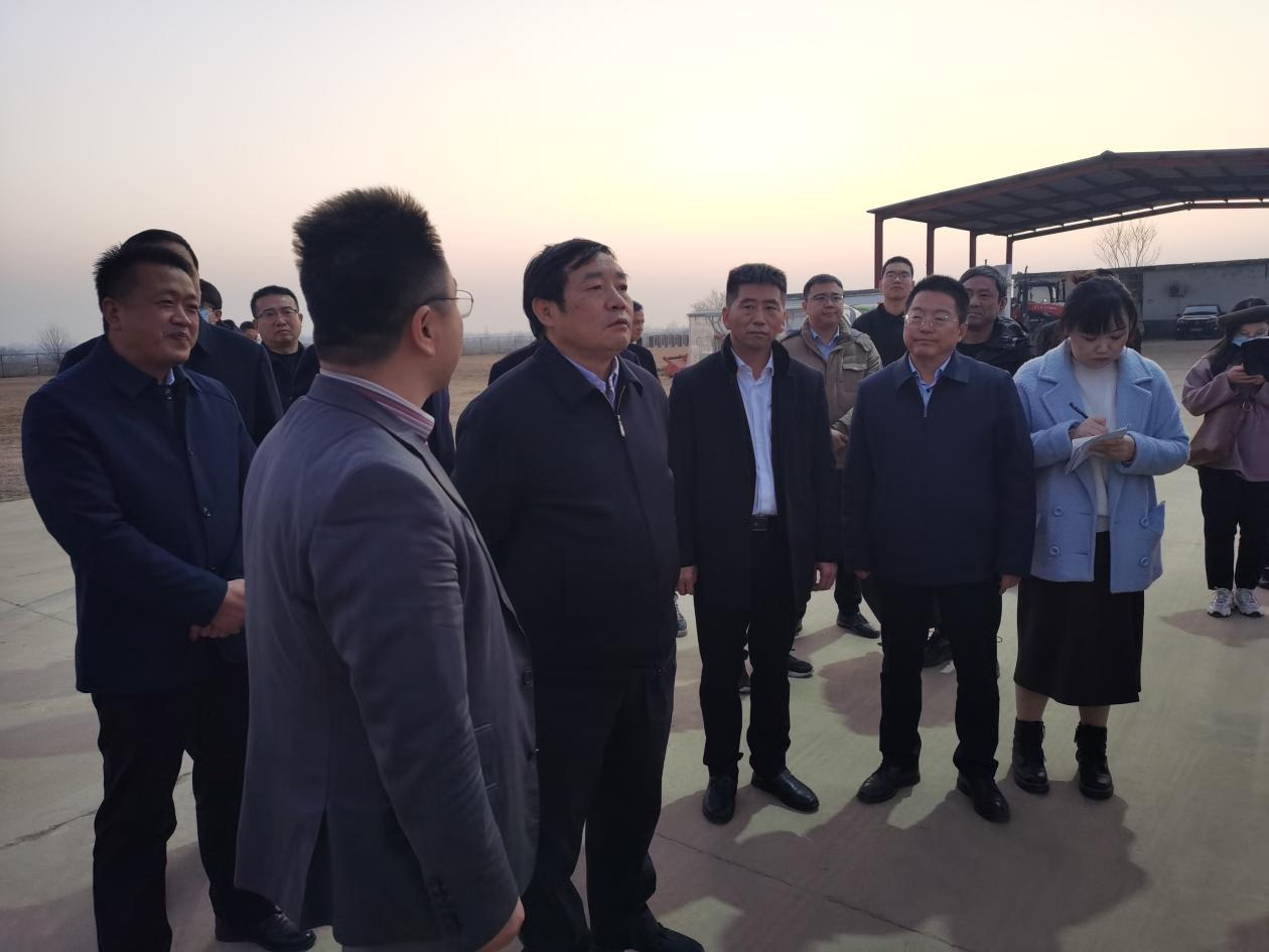 滁州市市委书记许继伟深入小岗蒸谷米工厂调研