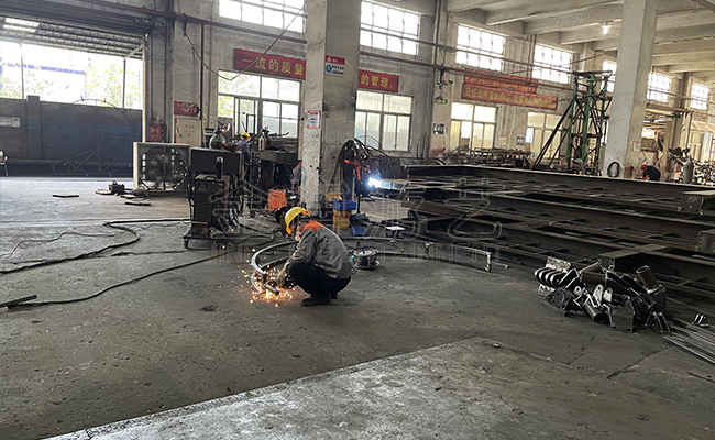 兢兢业业的金博人.jpg 2025年12月金博游艺游乐设备厂家发货情况.jpg