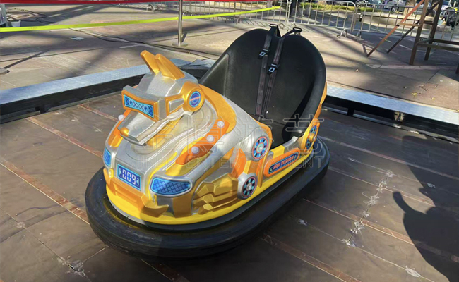 机械狗碰碰车.jpg 碰碰车游乐设备厂家.jpg