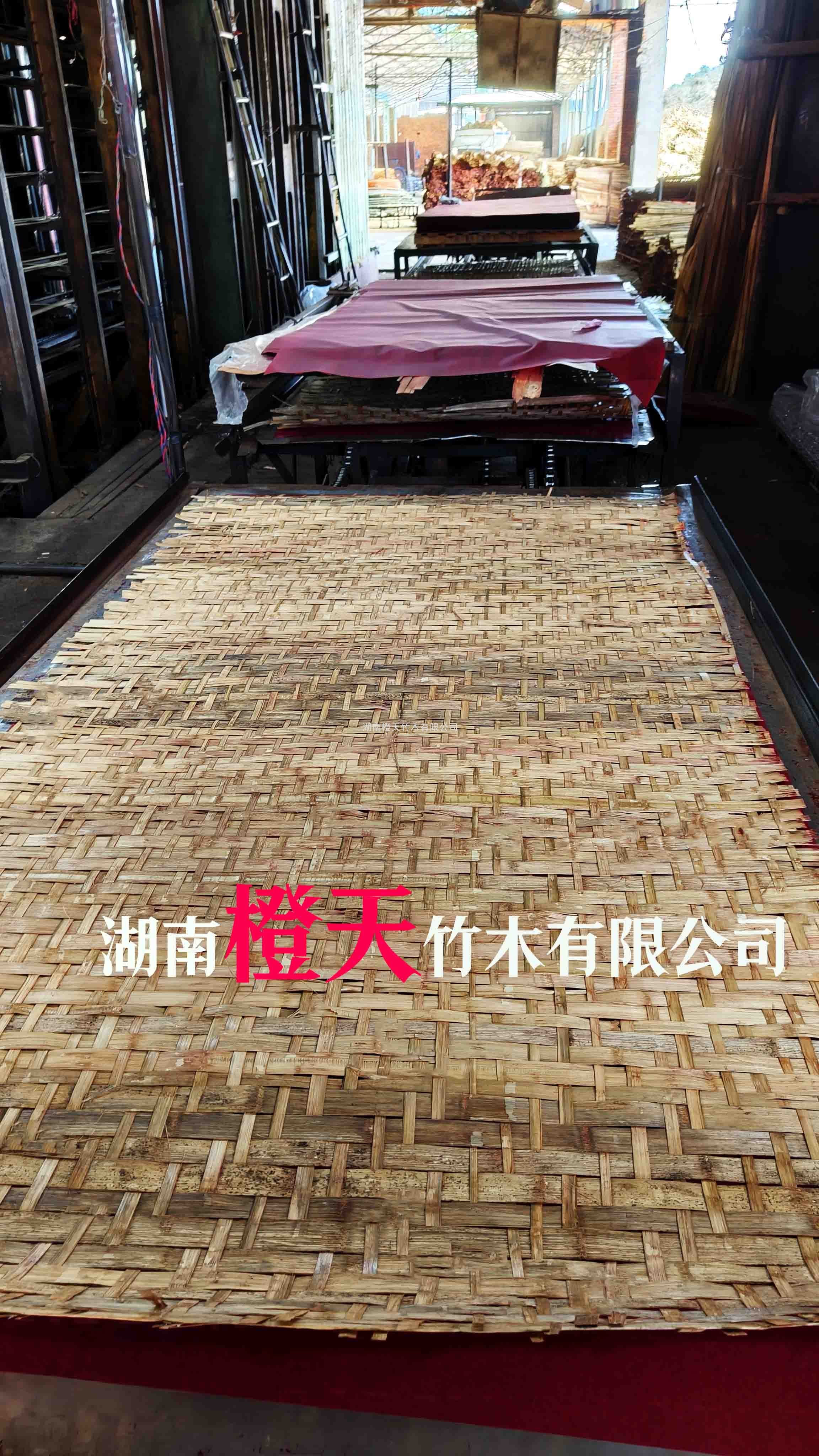 换机调台：素面竹胶板的全薄帘时代