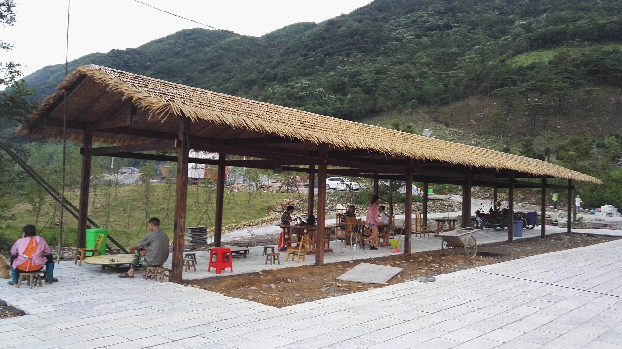 木结构茅草长廊